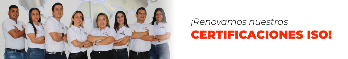 Equipo de colaboradores de Exgen celebrando la renovación de sus certificaciones ISO.